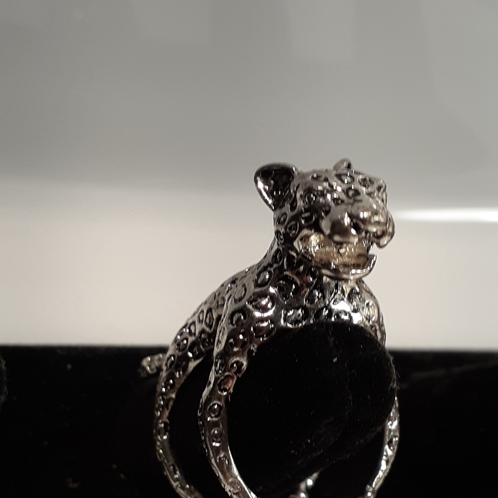 Unique Leopard Ring - Picture 4 of 7
